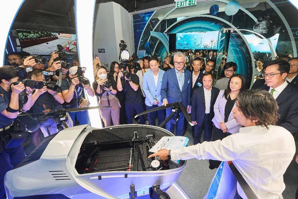 香港數(shù)碼港低空經(jīng)濟(jì)應(yīng)用展示廳開放<strong></p>
<p>數(shù)碼印刷機(jī)
</strong>，展出氫能源無人機(jī)等產(chǎn)品:數(shù)碼印刷機(jī)
